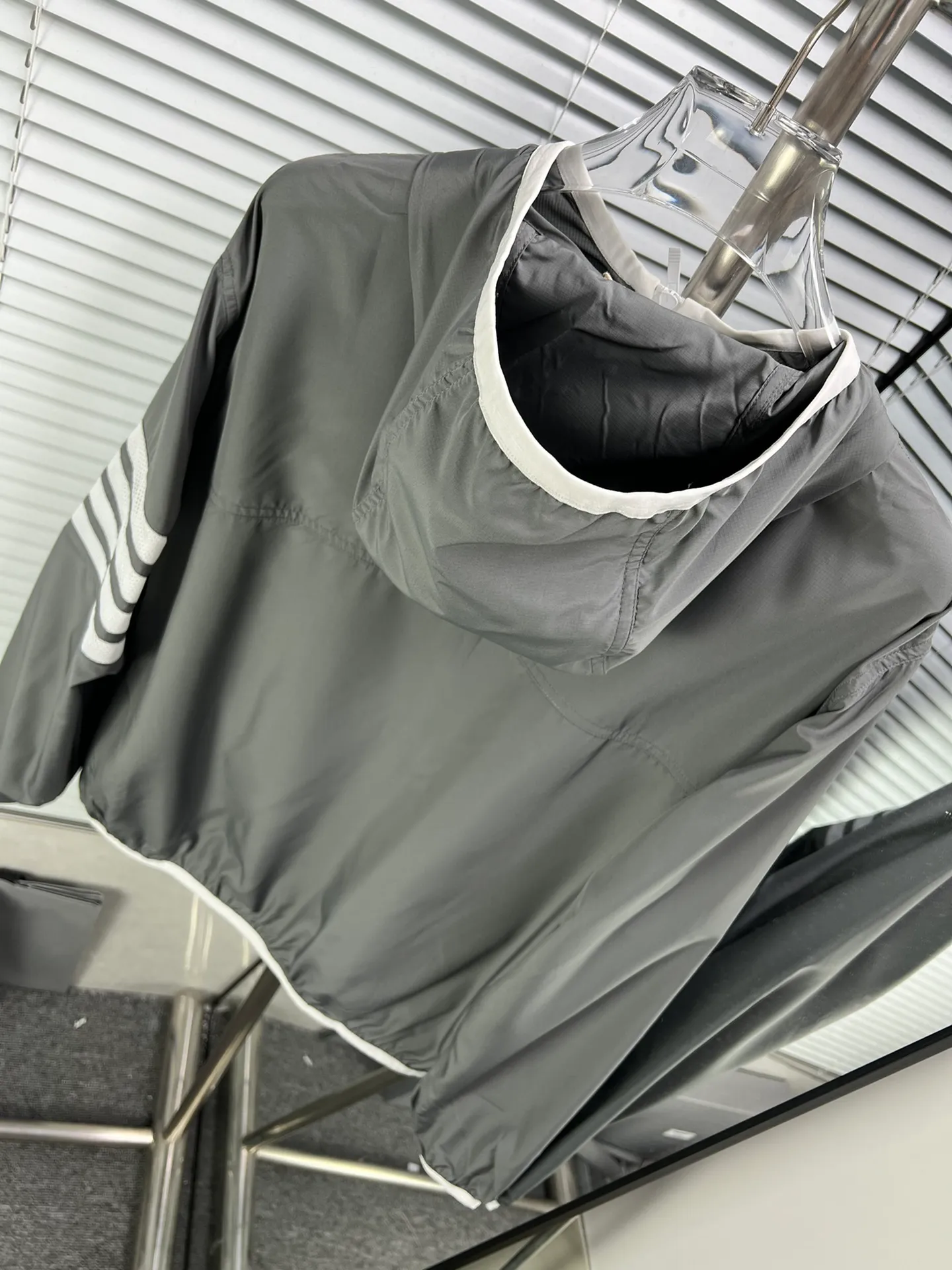THOM BROWNE 2024SS New Arrival White Breathable Same Style ：Gray Black Size：1 2 3 4